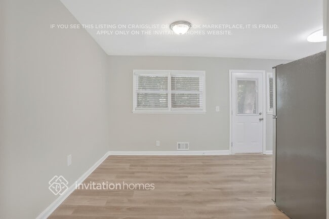 Photo - 544 Oakside Dr SW