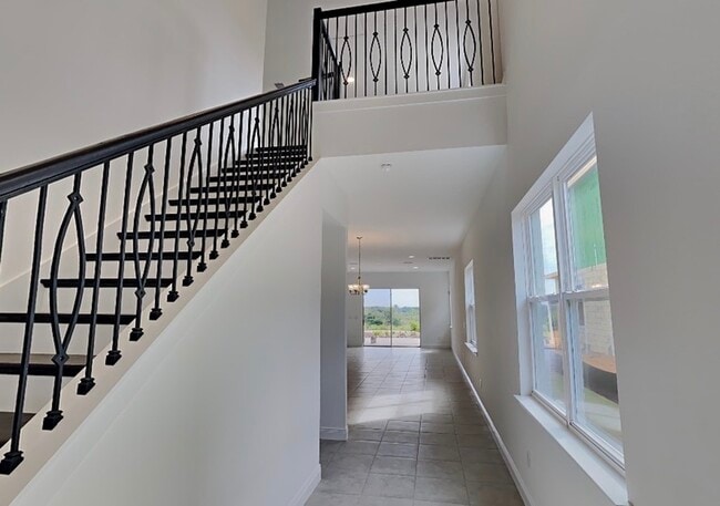 Building Photo - 15709 Vetta Dr