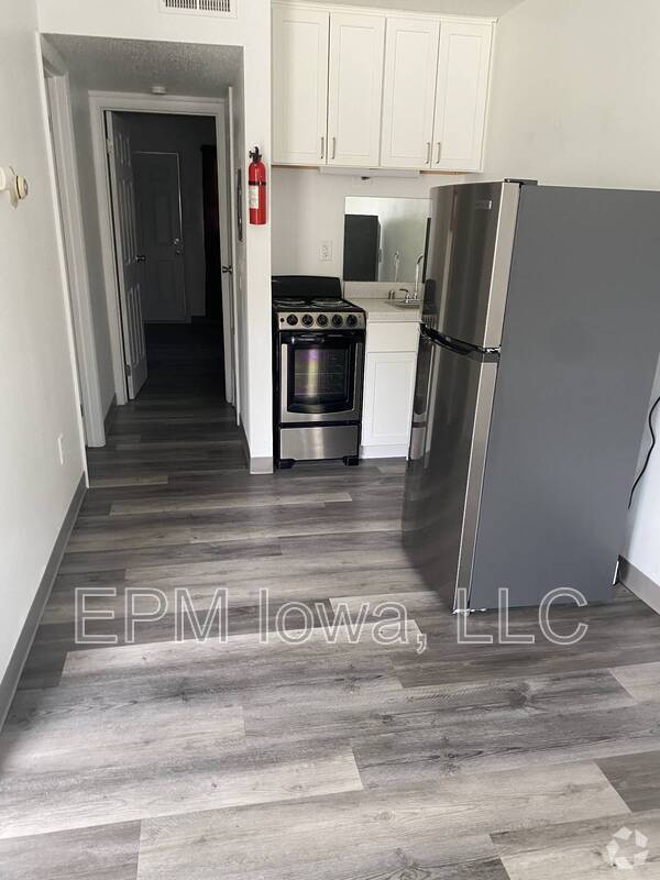 Building Photo - 701 E Pennington St Rental