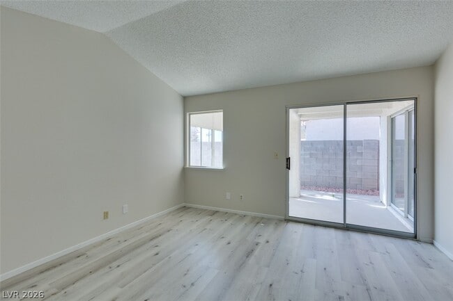 Photo - 582 Searchlight Dr