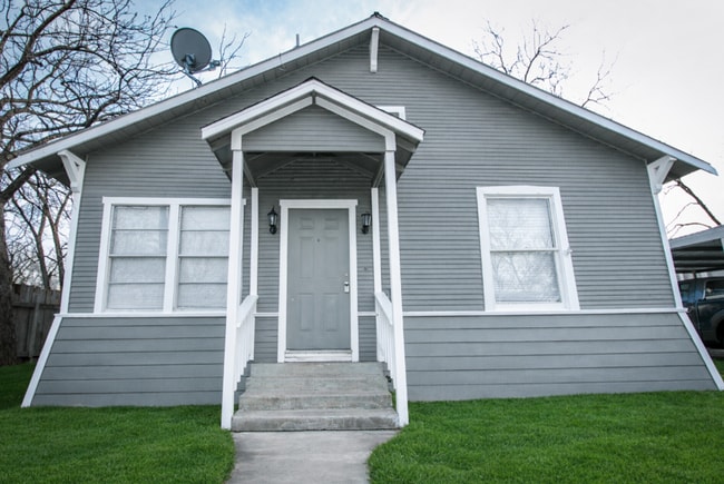 Building Photo - Convenient Home in Close Proximity to Downtown!