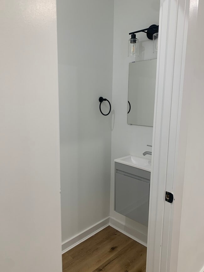 Photo - 2416 Clifford St Unit 1F