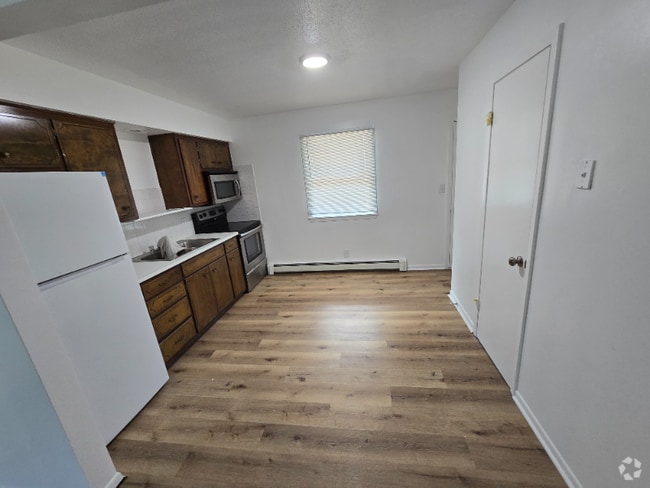 Building Photo - 704 E 14th St Rental