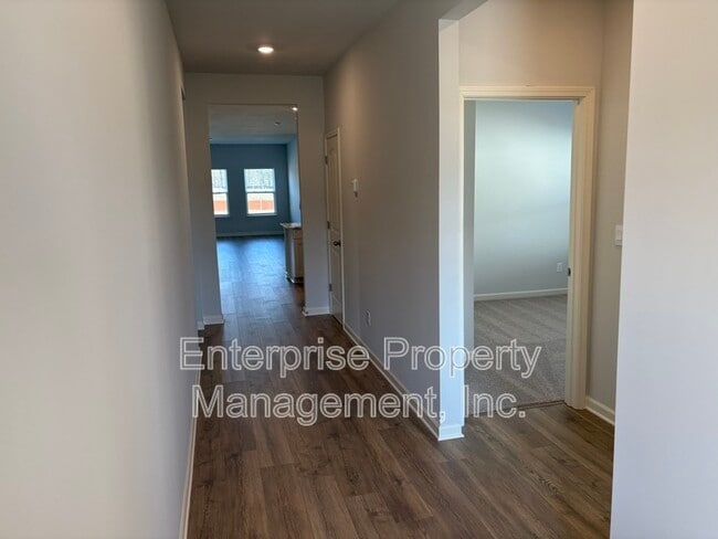 Photo - 80 Burr Oak Cv