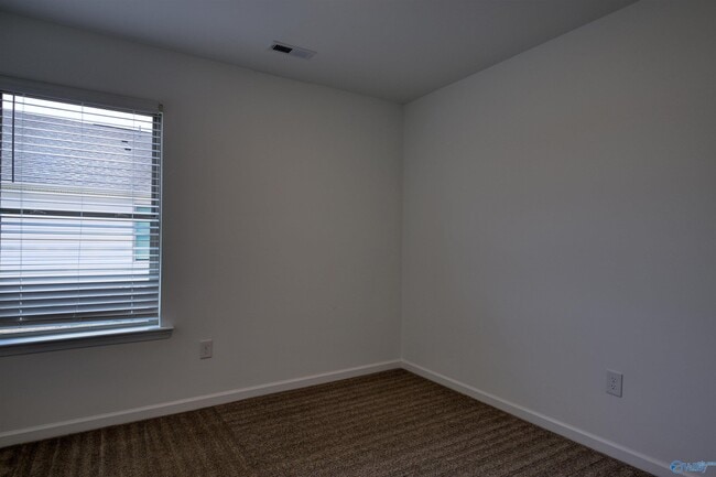 Photo - 180 Labrador Ln