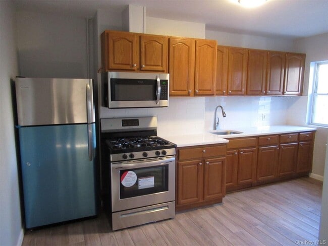 Building Photo - 60-91 54th St Unit 2R