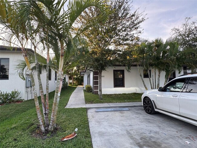 Photo - 605 NW 3rd Ave