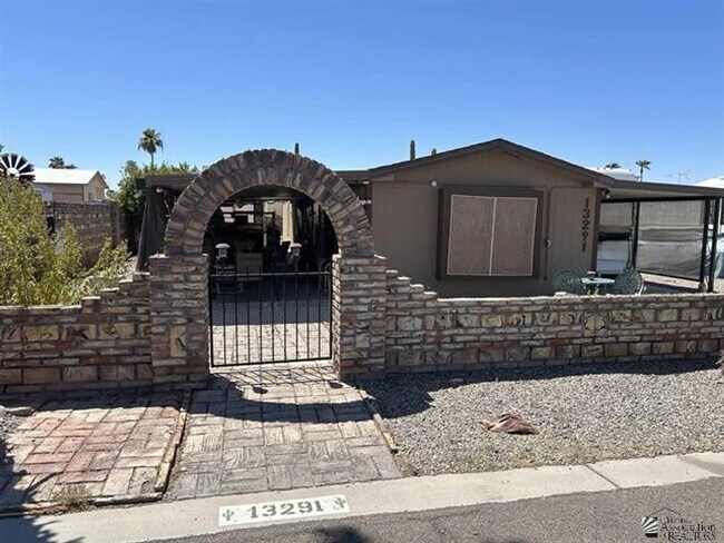 Building Photo - Furnished 2 bedroom, 2 bath available now