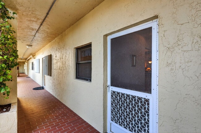 Building Photo - 7410 S Ocean Dr Unit 109