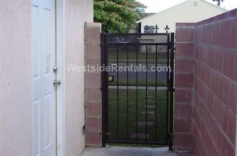 Private Gated Entrance - 19601 Friar St Unidad 0