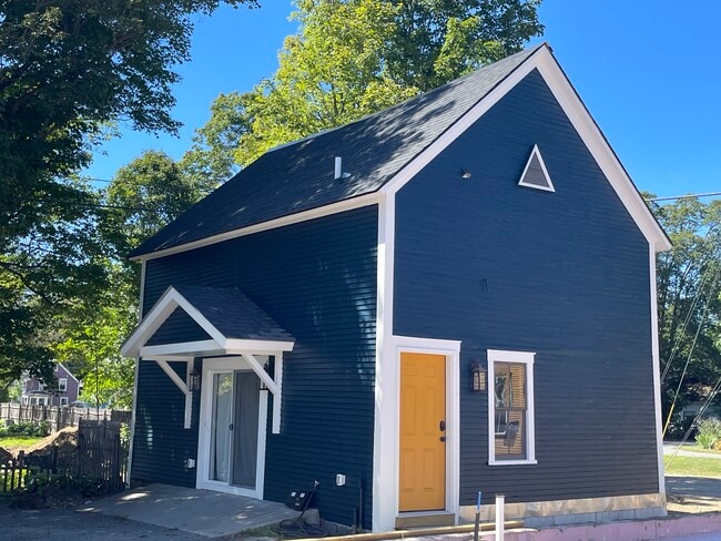 Photo - 20 N Main St