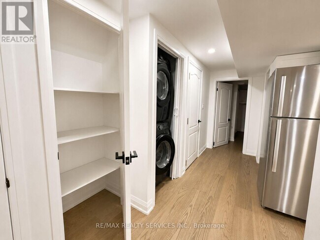 Photo - 32 Trewartha Crescent
