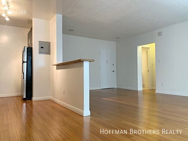 Photo - 1847 Winona Blvd Unidad 106