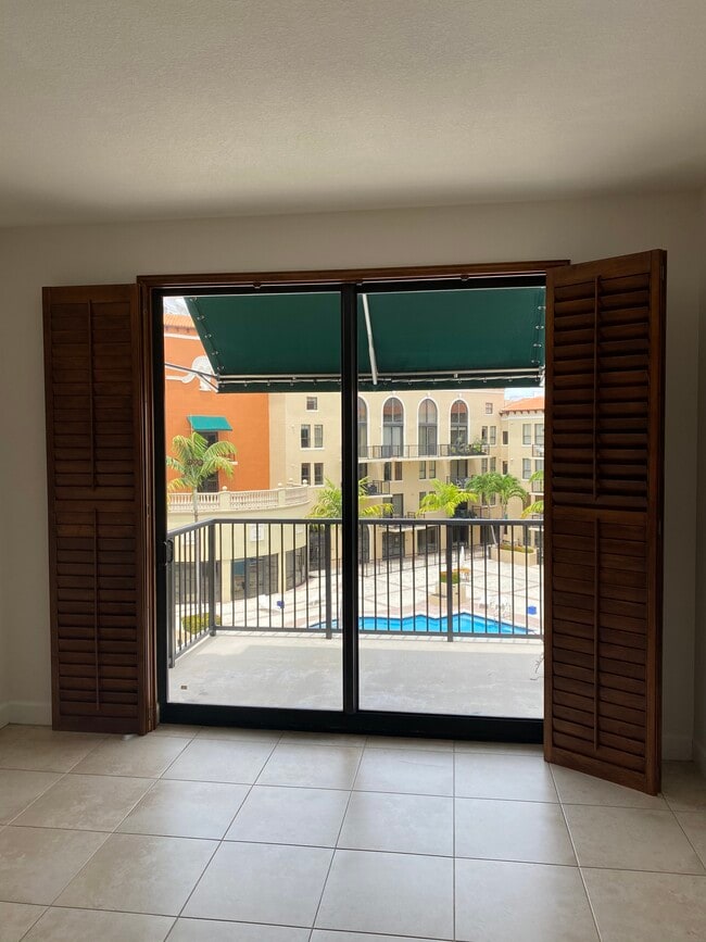 Photo - 55 Merrick Way Unidad 821