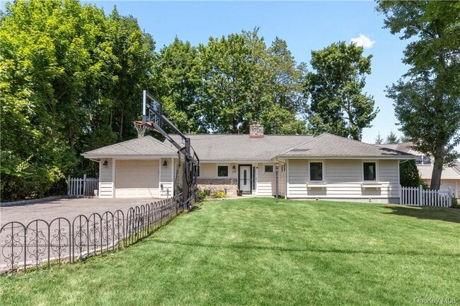 Building Photo - 17 Soundview Ave