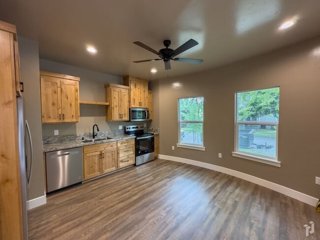 Photo - Olive421 / E.4th555- RM Unidad 555 E. 4th St.