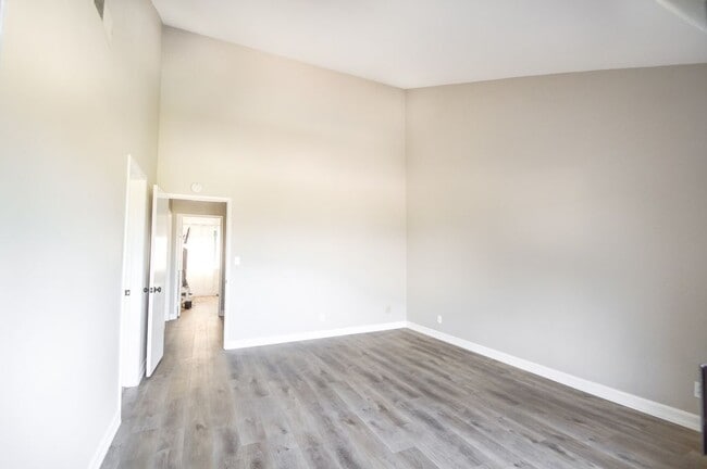 Photo - 336 S Travelodge Dr