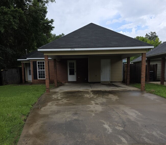 Photo - A Great Starter Home Just For YOU!