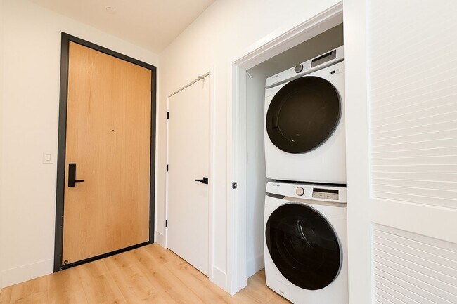 Photo - 5813 Lexington Ave