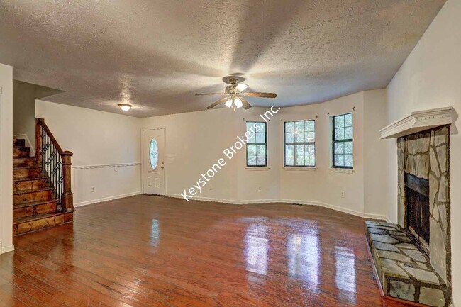 Photo - 66 Bakers Bridge Cir