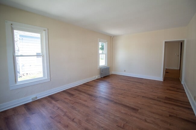 Building Photo - 207 Maple St Unit 1