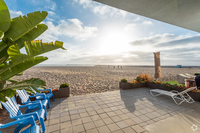 Building Photo - 6307 Ocean Front Walk Rental