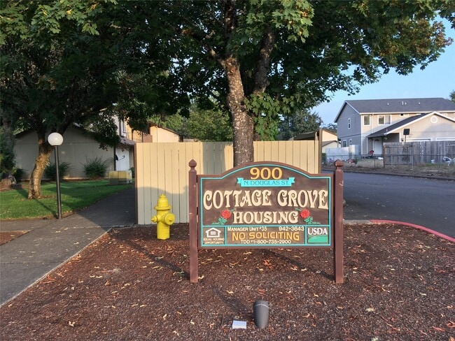 Building Photo - 900 N Douglas Ave Rental