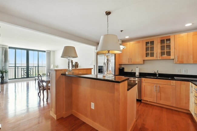 Photo - 1025 Maxwell Ln Unidad 400