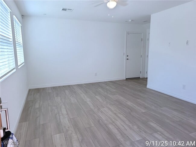 Building Photo - 6246 Foxes Dl St Rental