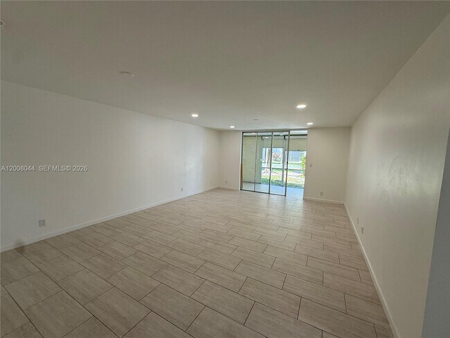 Photo - 609 NE 14th Ave Unit 108