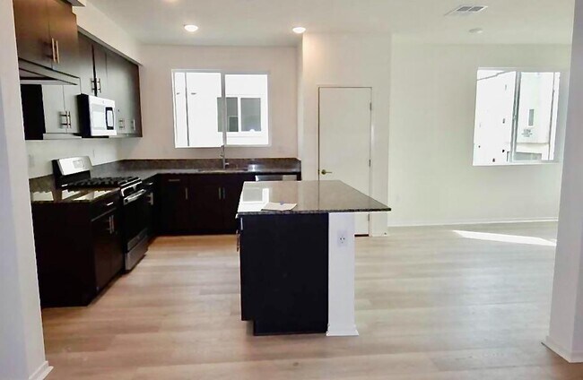 Photo - 5257 Beachfront Cove