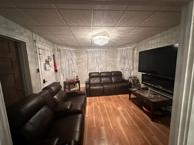 Sala de entretenimiento - 110 Florence Ct