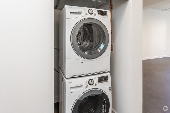 2BR - Washer & Dryer