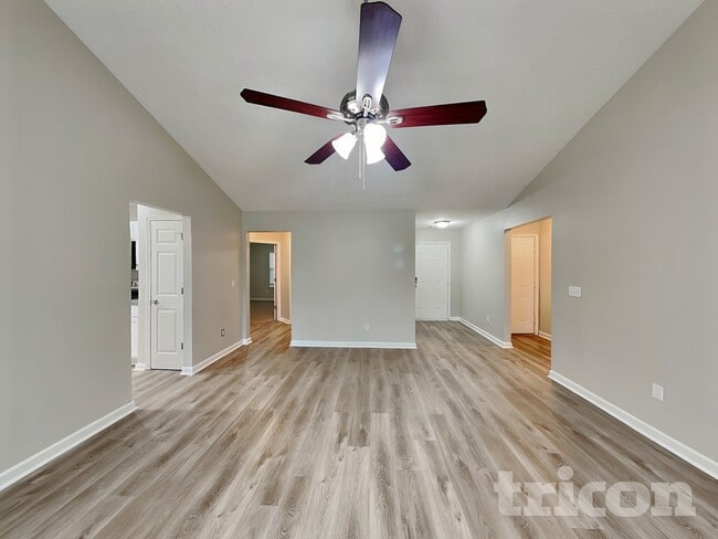 Photo - 530 Mackinaw Dr