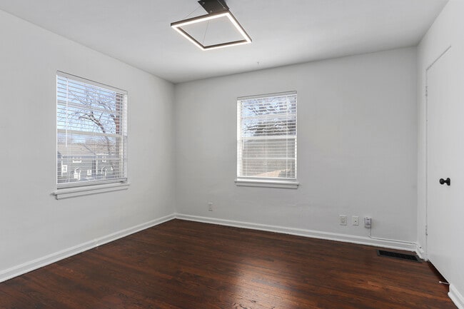 Photo - Roanoke Apartments
