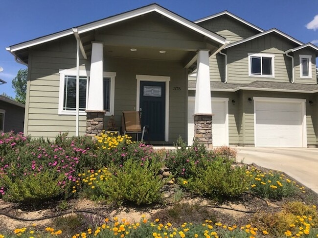 Photo - Three bed, two bath Ashland home for rent | Available June