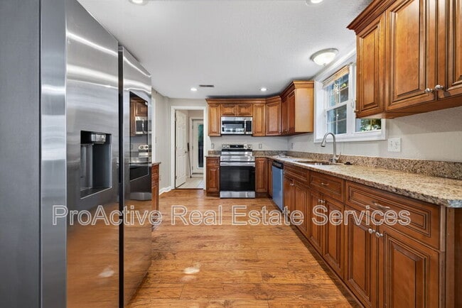 Photo - 1065 Lindenwood Ave