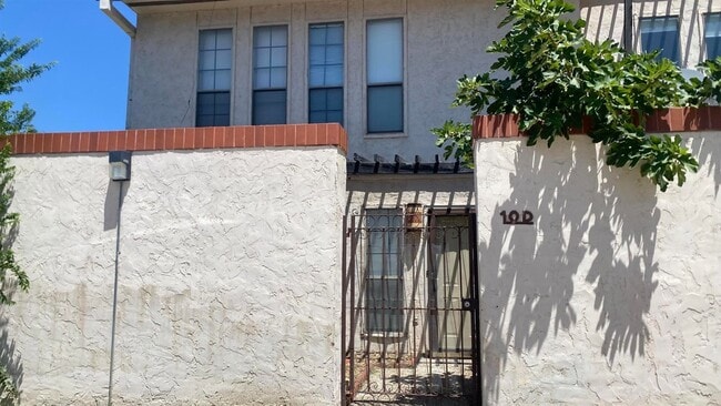 Photo - 101 W Del Mar Blvd Unit 10