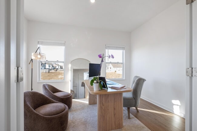 Photo - 484 Creekside Dr