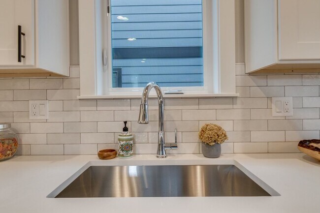 Photo - 1118 SW Dottie Ct