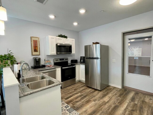 Photo - 1509 Marshall Ave Unit 211