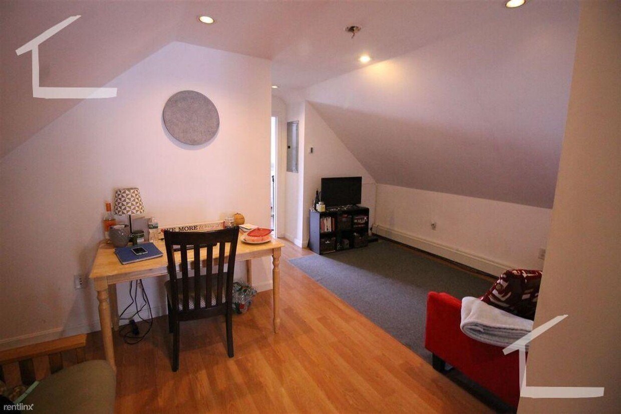 Big Sunny 5 Bed 2 Bath available NOW! - Big Sunny 5 Bed 2 Bath available NOW!