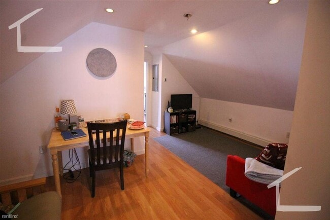 Big Sunny 5 Bed 2 Bath available NOW! - Big Sunny 5 Bed 2 Bath available NOW! House