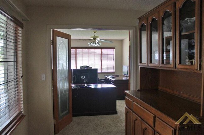 Photo - Spacious 4 Bed | 2 Bath in The Oaks Commun...