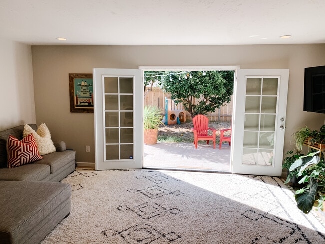 Sala de estar - 9761 Roe Dr.