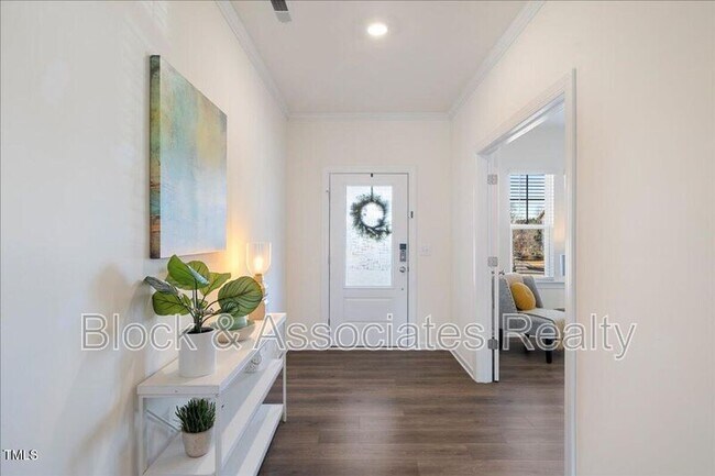 Photo - 504 Morning Glade St