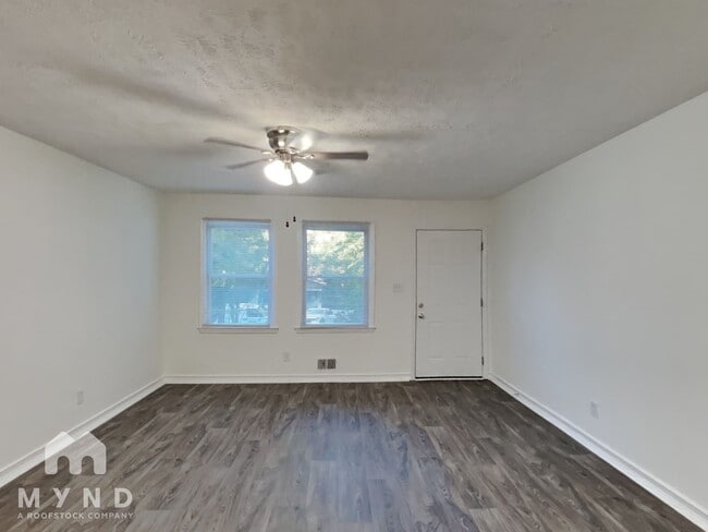 Photo - 605 Cedar Ave NW