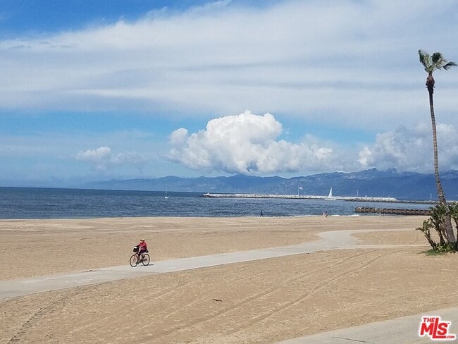 Building Photo - 380 Pershing Dr