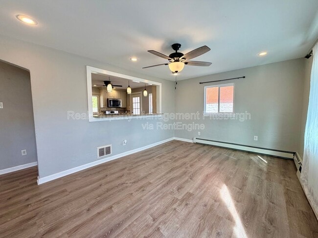 Photo - 521 Farnsworth St