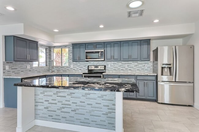 Photo - Massive Remodeled Tri-Level Near ASU with Diving Pool